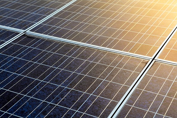 太阳能电池转化效率提升有了新策略 控制晶体生长方向是关键